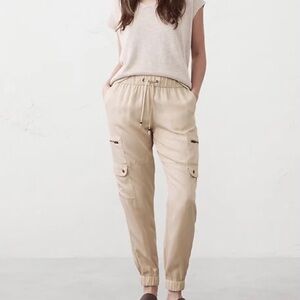 Banana Republic Tencel Oyster Pearl Cargo Joggers size XS NWT